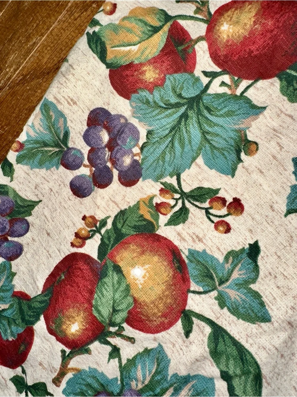 Vintage Sakura Fruit-Print Oval Tablecloth in Red, Green & Purple